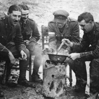 Croquettes d’orties, salade d’épluchures, soupe à l’os… Le menu antigaspi de la Première Guerre mondiale