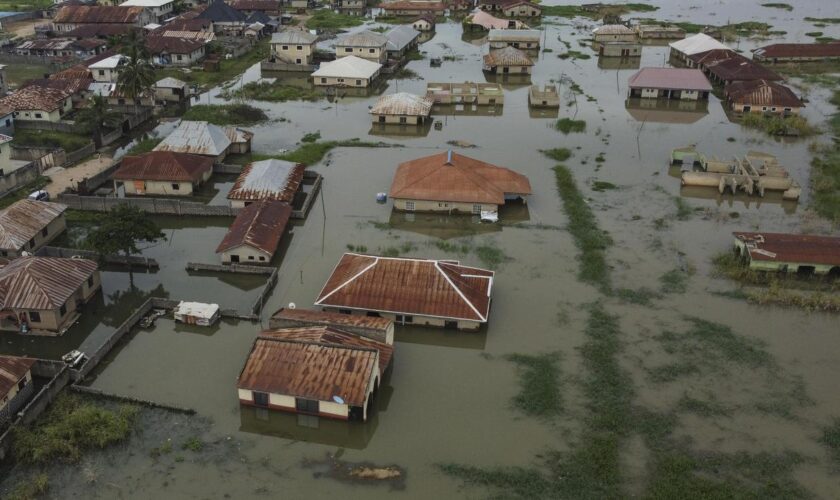 Westafrika: Zehntausende fliehen vor Überschwemmungen in Nigeria