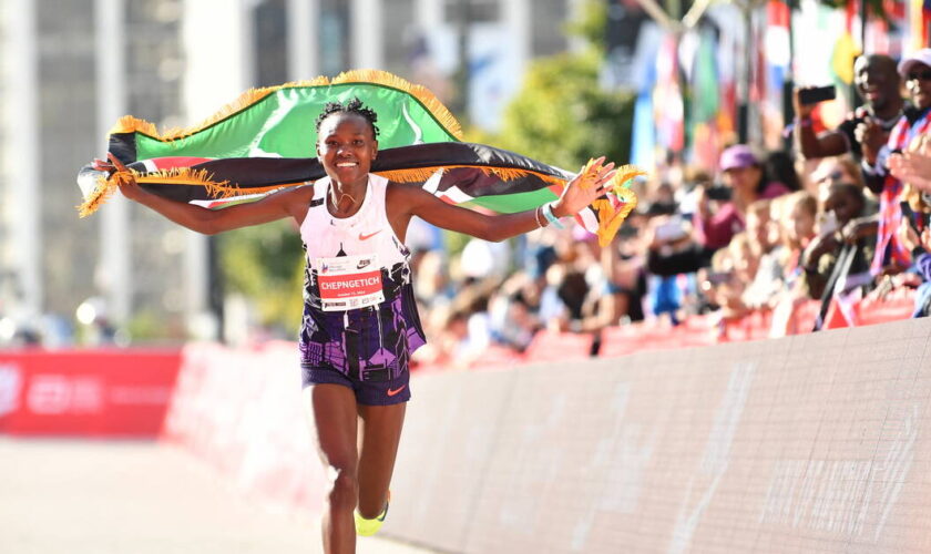 Marathon : la Kényane Ruth Chepngetich pulvérise le record du monde à Chicago