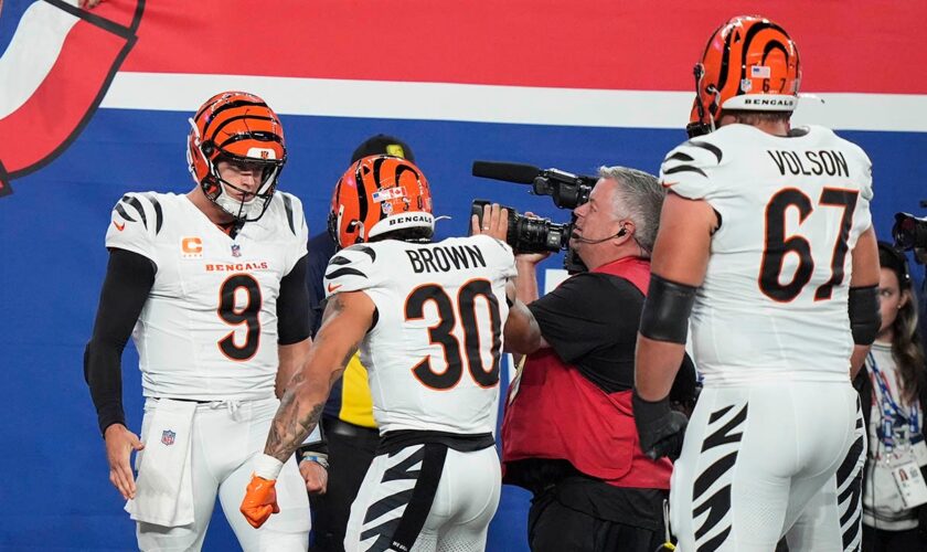 Joe Burrow's early TD run helps Bengals to win over Giants in ugly game