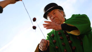 Séisme au championnat du monde de cassage de marrons : le vainqueur «King Conker» soupçonné de triche