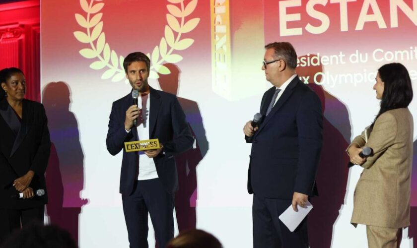 Tony Estanguet (au centre), président du Comité d’organisation des Jeux olympiques de Paris 2024, lauréat du Grand Prix de L’Express, lundi 14 octobre 2024.