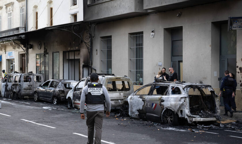 A Cavaillon, deux hommes écroués pour l’incendie criminel de véhicules de police