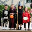 Diverse Kinder in Halloween-Kostümen