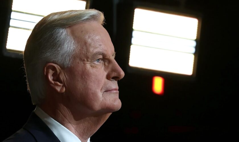 Le Premier ministre Michel Barnier le 3 octobre 2024 à Aubervilliers avant de passer dans l'émission "L'Evénement" sur France 2