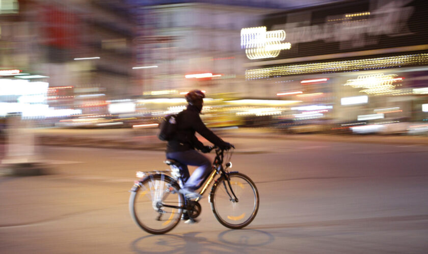 Cycliste écrasé à Paris par une voiture : vague d’émotion et rassemblement en hommage à Paul ce mercredi