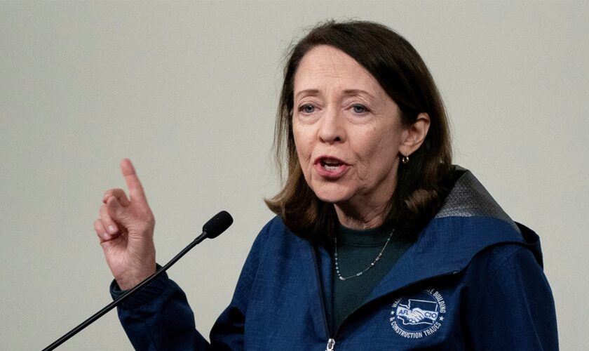 Striking Boeing workers boo after Democratic Sen. Maria Cantwell criticizes Trump