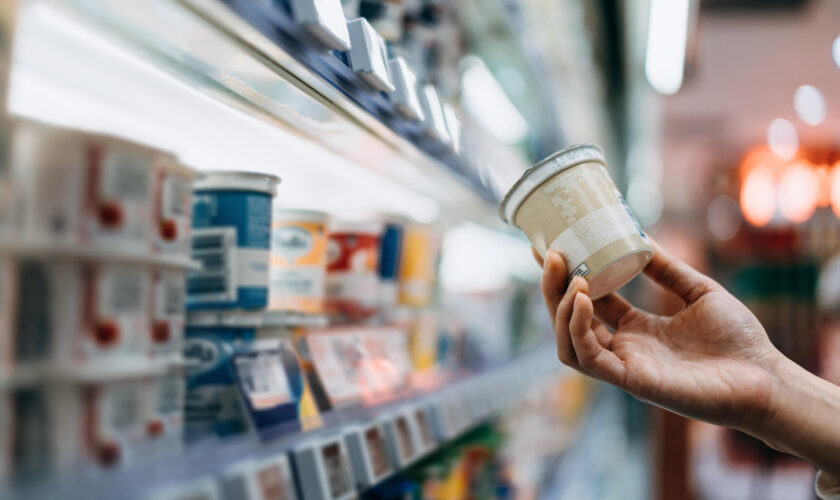 En Outre-mer, le prix de ce produit du quotidien peut tripler (voire plus) et symbolise la crise de la vie chère