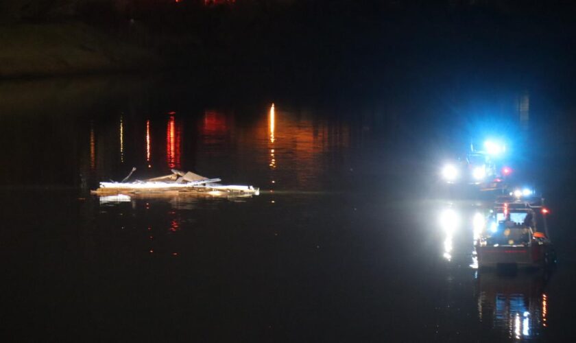 Mannheim: Diffenébrücke in Mannheim nach Zusammenstoß mit Schiff gesperrt