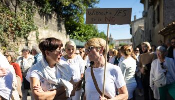 Une marche à Mazan (Vaucluse) pour soutenir Gisèle Pélicot et protester contre les violences faites aux femmes, le 5 octobre 2024