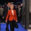 La présidente de la Commission européenne, Ursula Von der Leyen, arrive à une réunion du Parti populaire européen (PPE) à Bruxelles le 17 octobre 2024.