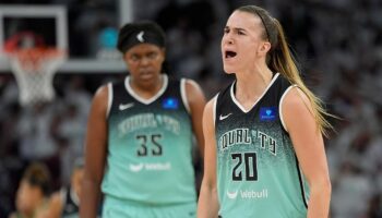 Liberty's Sabrina Ionescu nails long 3-pointer to help team to Game 3 win in WNBA Finals