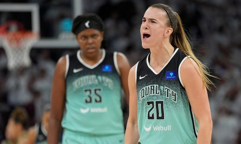 Liberty's Sabrina Ionescu nails long 3-pointer to help team to Game 3 win in WNBA Finals