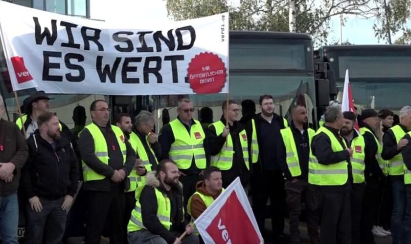 Verdi fordert für die Regiobus-Beschäftigten 350 Euro mehr im Monat. Foto: Frm/dpa