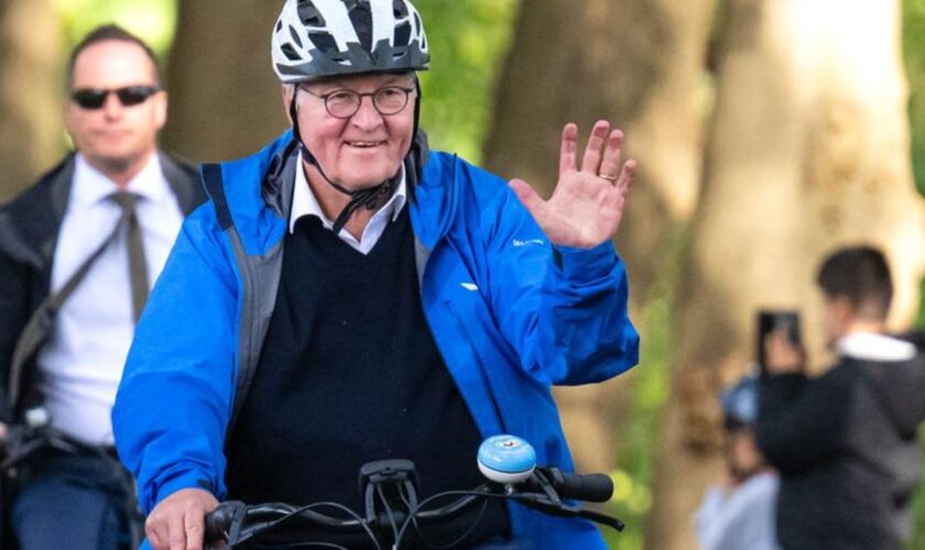 Bundespräsident unternahm bei seinem Besuch in Nordhorn auch eine kurze Radtour in die benachbarten Niederlande. (Archivfoto) Fo