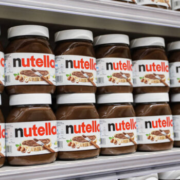 Ferrero, propriétaire des marques Nutella et Kinder, accusé d’avoir minimisé les contaminations aux salmonelles en 2022