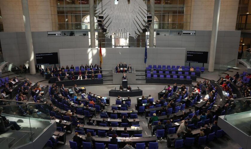 Sicherheitspaket: Bundestag stimmt über "Sicherheitspaket" ab