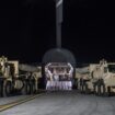 Photo fournie par l'armée américaine montrant l'arrivée en Corée du Sud de composants du système antimissile américain THAAD, prise le 6 mars 2017