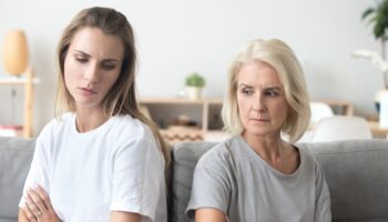 Mother refuses to sit next to her late husband’s picture at her daughter’s wedding