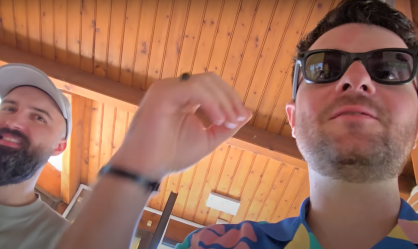 Après une vidéo Youtube d’Amixem et des accusations d’homophobie, une gérante de camping plaide le « malentendu »