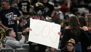 Saints face ridicule for bizarre decisions before halftime: 'Seems like they want to get their coach fired'