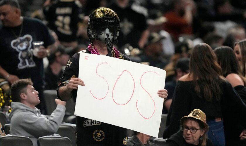 Saints face ridicule for bizarre decisions before halftime: 'Seems like they want to get their coach fired'