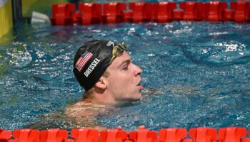 Léon Marchand remporte son premier titre après les JO de Paris et bat un record de France