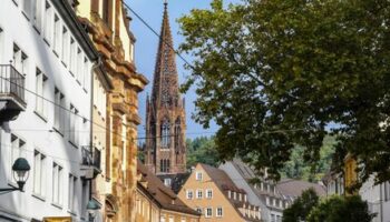 Freiburg im Breisgau: Polizei ermittelt wegen rassistischer Gesänge