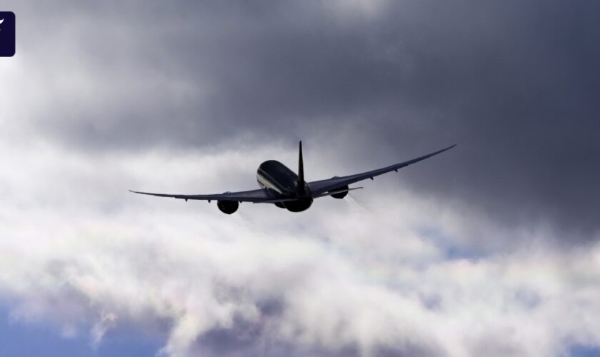 Notlandung: Indisches Flugzeug stoppt nach Bombendrohung in Frankfurt