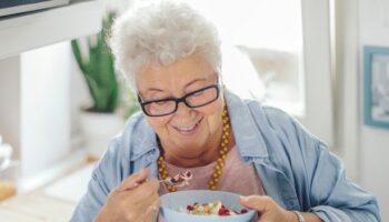 Nutritionist reveals four breakfasts to ease arthritis symptoms