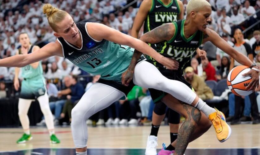 Starke Leistung reicht nicht: Leonie Fiebich (l) muss mit New York in ein fünftes Finale. Foto: Abbie Parr/AP/dpa