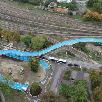 Über 365 Meter lang: 16 Millionen Euro: Radbrücke mit Heizfunktion in Tübingen eröffnet