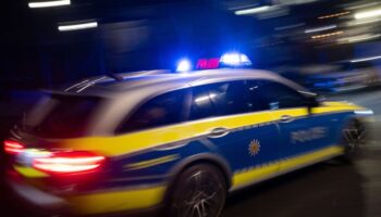 An einer Tankstelle in Konstanz ist ein Mann mit einem Messer angegriffen worden. (Symbolbild) Foto: Marijan Murat/dpa