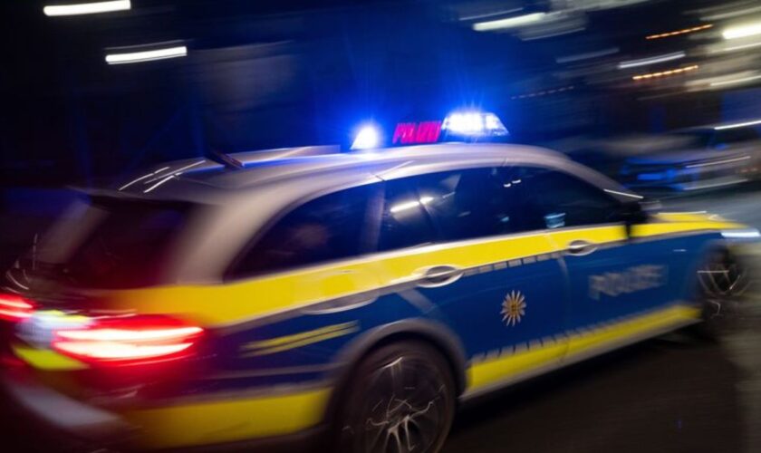 An einer Tankstelle in Konstanz ist ein Mann mit einem Messer angegriffen worden. (Symbolbild) Foto: Marijan Murat/dpa