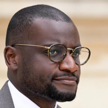 Carlos Martens Bilongo, député LFI, porte plainte pour des injures racistes venant notamment du RN