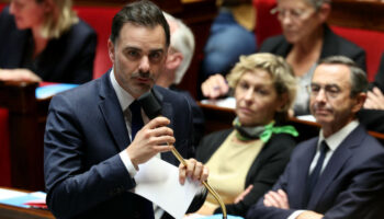 Un budget 2025 réécrit puis rejeté en commission, prélude à des débats houleux à l'Assemblée