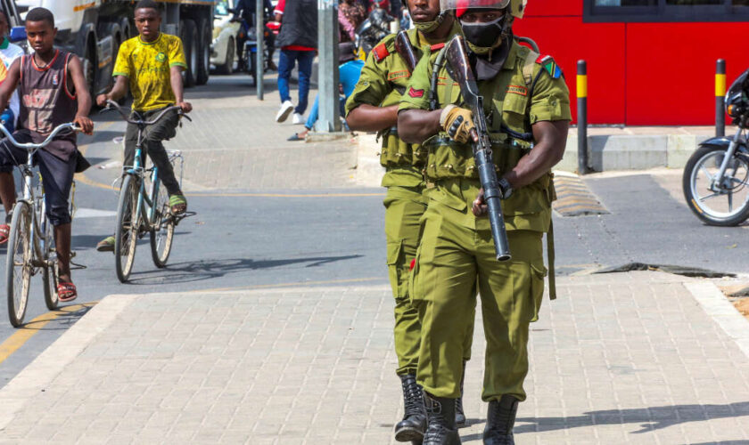 En Tanzanie, rapper contre la police mène à la prison