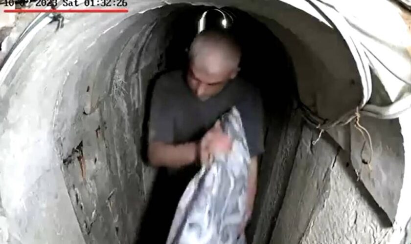 L’armée israélienne publie une vidéo de Yahya Sinwar dans les tunnels de Gaza