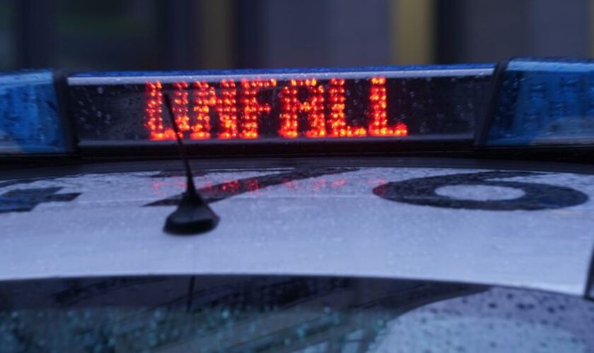 Nach einem Unfall auf der Landesstraße zwischen Steinau und Schlüchtern-Niederzell sucht die Polizei nach Zeugen (Symbolbild). F