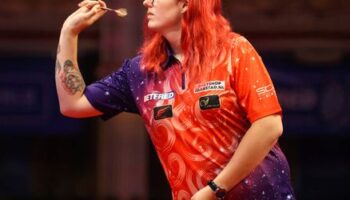 Darts-WM: Trans Frau Noa-Lynn van Leuven schreibt Geschichte