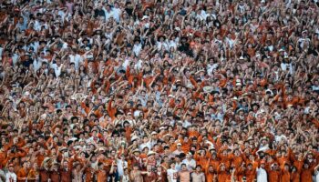 Texas fans launch beer cans, other debris onto field after questionable call