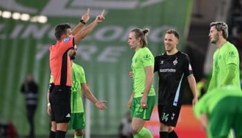 Werder Bremen gewinnt beim VfL Wolfsburg, Patrick Wimmer sieht die Rote Karte