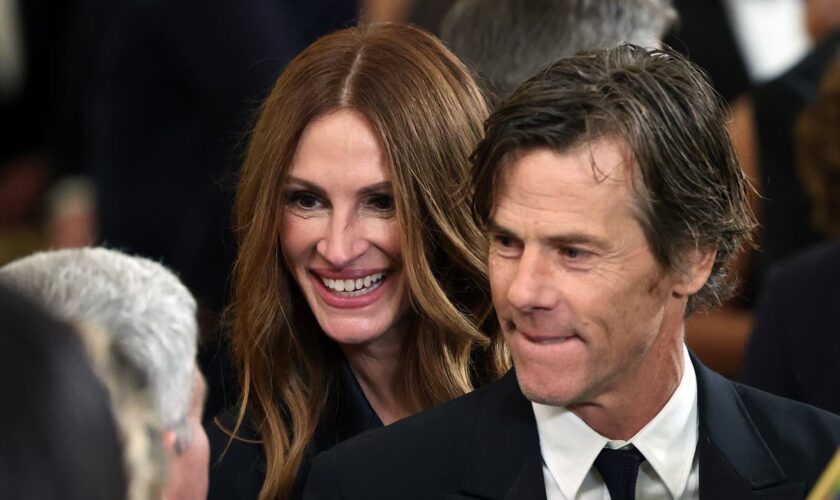 Julia Roberts makes rare comment about early relationship with husband Danny Moder