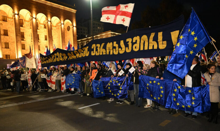 En Géorgie, des dizaines de milliers de manifestants pro-européens rassemblés avant les législatives