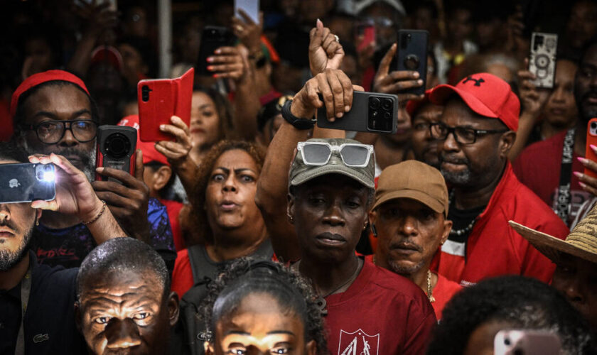 «A partir de lundi, la Martinique est bloquée» : pourquoi le mouvement contre la vie chère se poursuit malgré un accord sur la baisse des prix ?