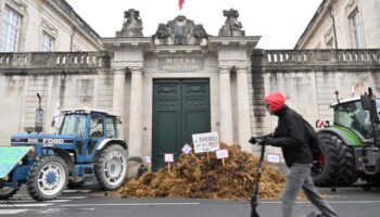 «On veut des réponses concrètes» : les agriculteurs en colère multiplient les actions