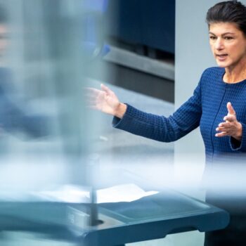 Wagenknecht verlangt von Thüringer CDU Distanzierung von Merz