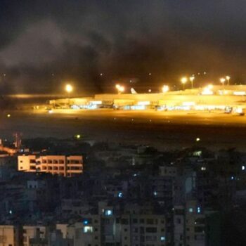 Israels Luftwaffe fliegt erneut Angriffe im Libanon. Foto: Hussein Malla/AP/dpa