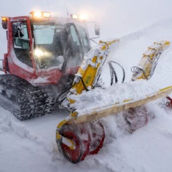 Die Saison 2023/2024 war mit viel Neuschnee gestartet. (Archivfoto) Foto: Peter Kneffel/dpa