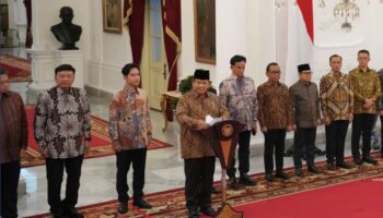 New President Subianto swears in Indonesia's largest Cabinet since 1966, with 109 members